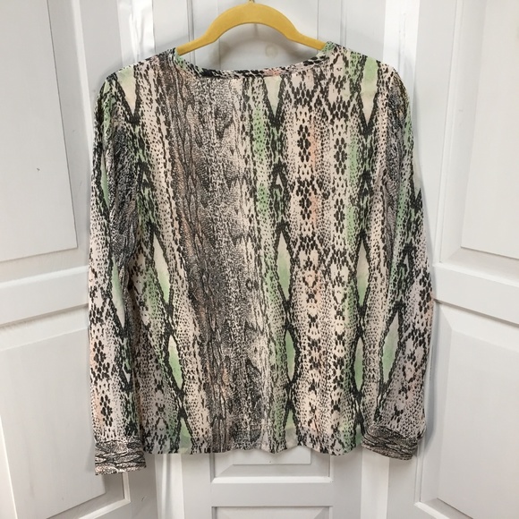 Banana Republic Snake Print Top - Picture 14 of 16